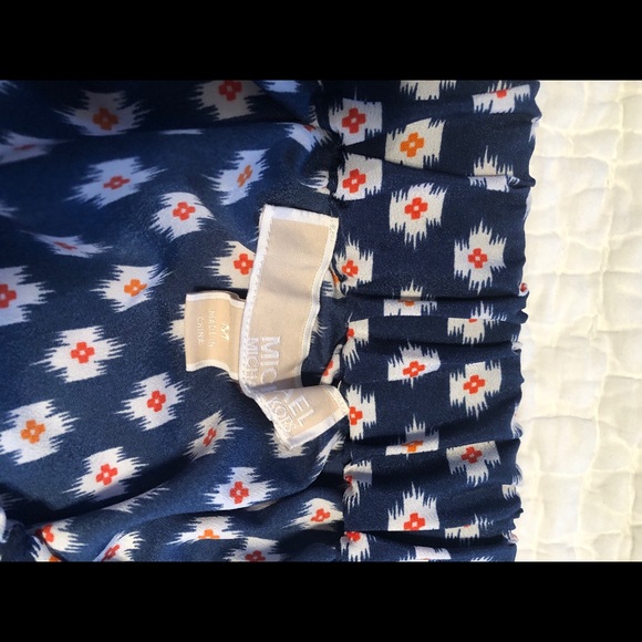 Michael Kors off-the-shoulder navy floral shirt 🌺 - Picture 4 of 4